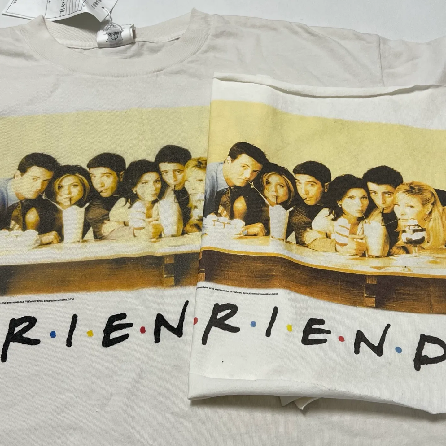 Domestic top printing factory God restores SAINT Mxxxxxx × FRIENDS FRD_SS TEE/FRIENDS/WHT American TV series Friends co-branded short-sleeves White stills TEE Beige S-XL Ready-made garments washed and distressed Correct accessories Friends co-branded wash marks Top purchasing level